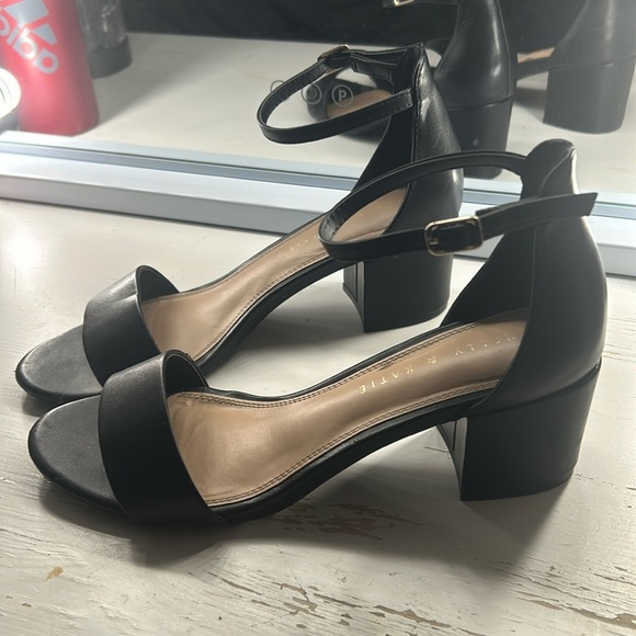 Strappy black block heels - Picture 1 of 3